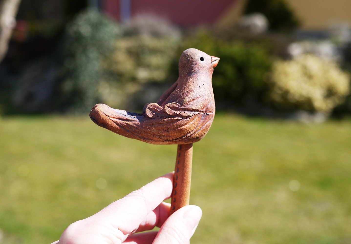 Keramická figurka ptáčka režná - zápich